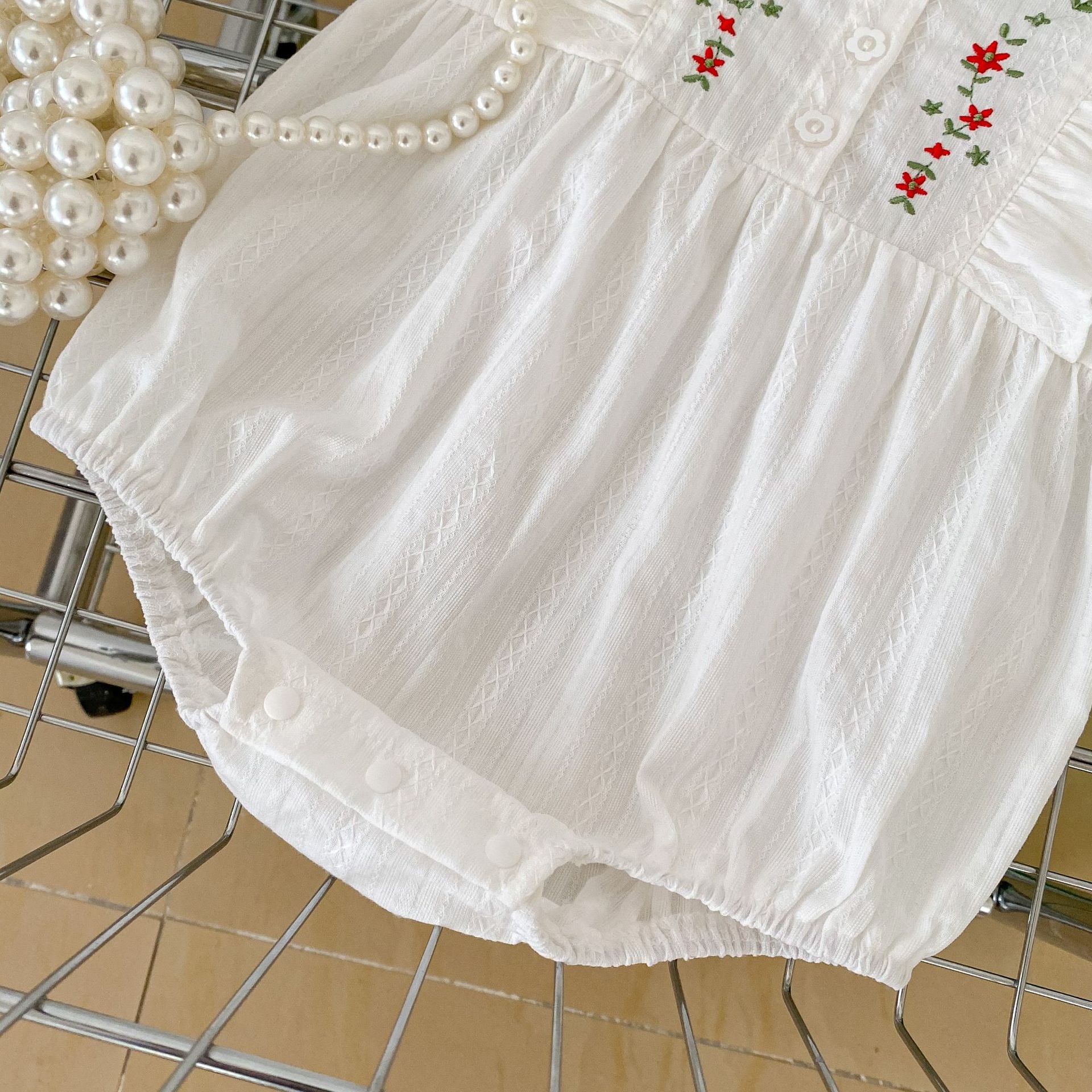 Picture of 2025 Summer Baby Clothes, Cotton, Stylish Embroidered Harem Clothes, Baby Girl's Round Neck Short-Sleeved Fart Clothes, One-Year-Old Rompers