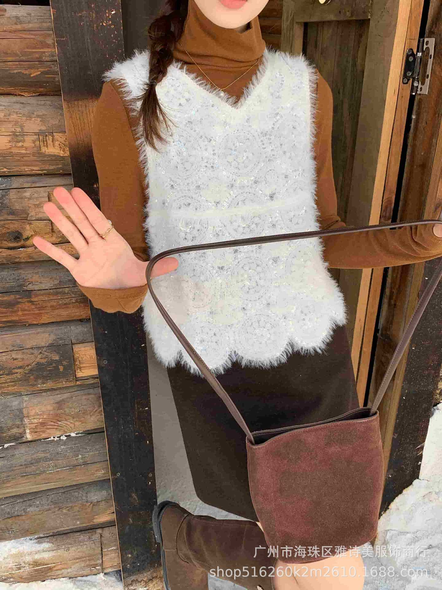 Picture of Korean Style Gentle Style V-neck Sequin Heavy Craft Mink Hair Vest Women's Autumn and Winter Fashionable Elegant Slim Look Outer Wear Top