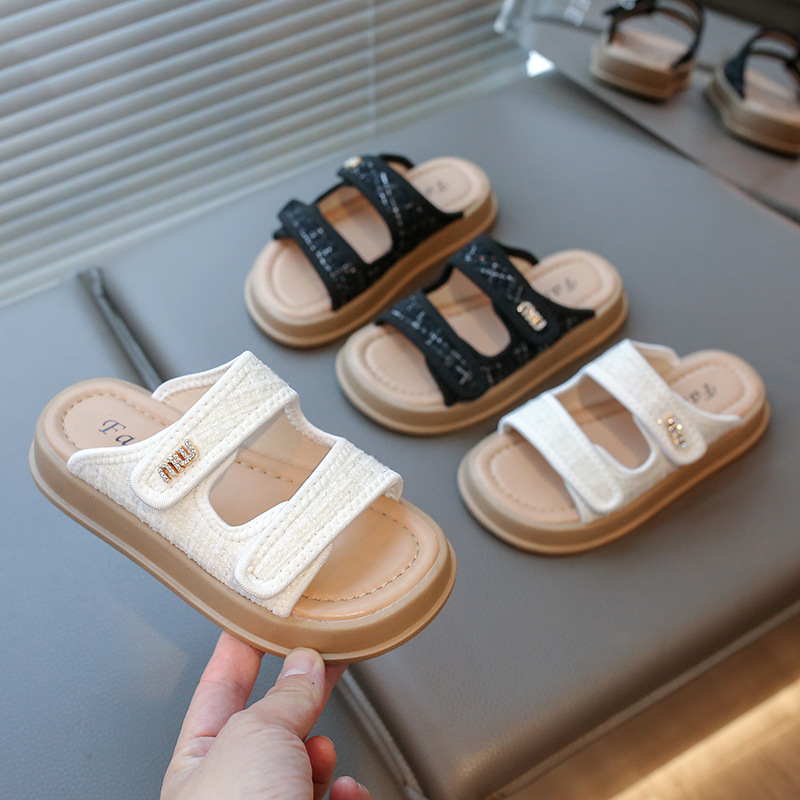 2025 summer new sandals and slippers girls fashion one-word children's simple children's shoes beach shoes wholesale generation