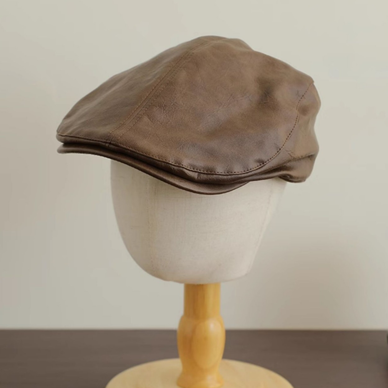 Picture of Children's Hat Men's Autumn and Winter British Fashion Cool Yuppie Leather Children's Forward Cap Retro Painter Cap