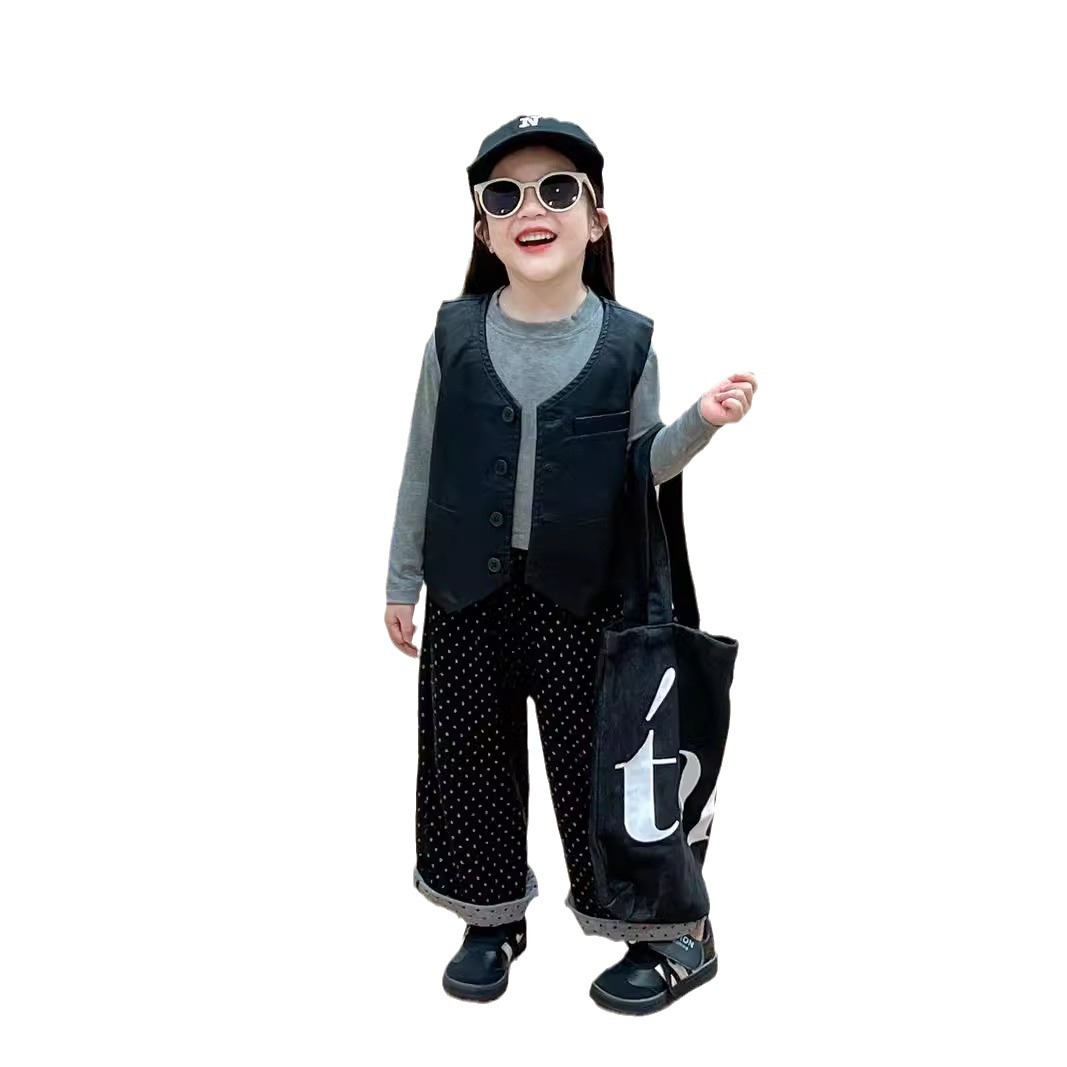 Picture of Korean Style Children's Niche Design Fashionable PU Leather Vest Autumn 2024 New Style Trendy Cardigan Vest for Boys and Girls