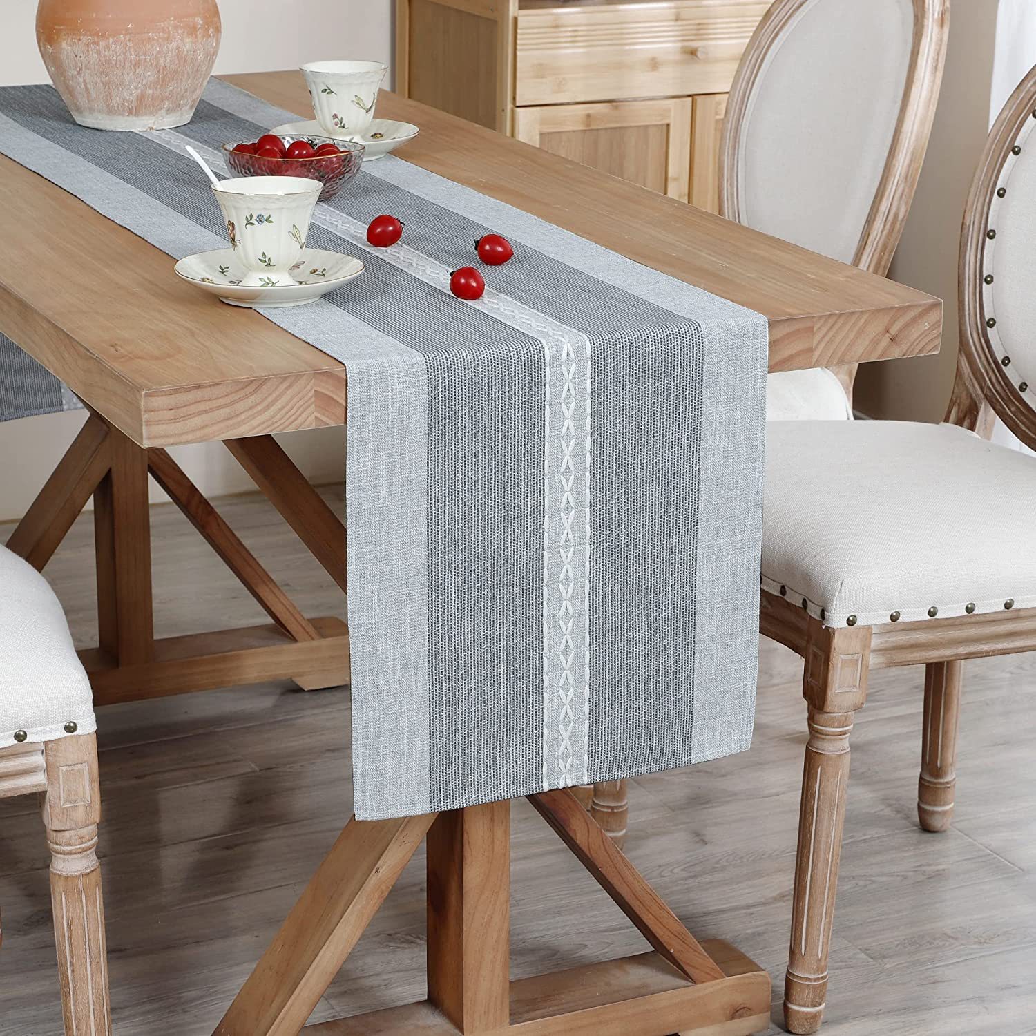Nordic jacquard hand-woven table runner tassel fashion tea flag table runner long polyester cotton tablecloth table runner wholesale and retail