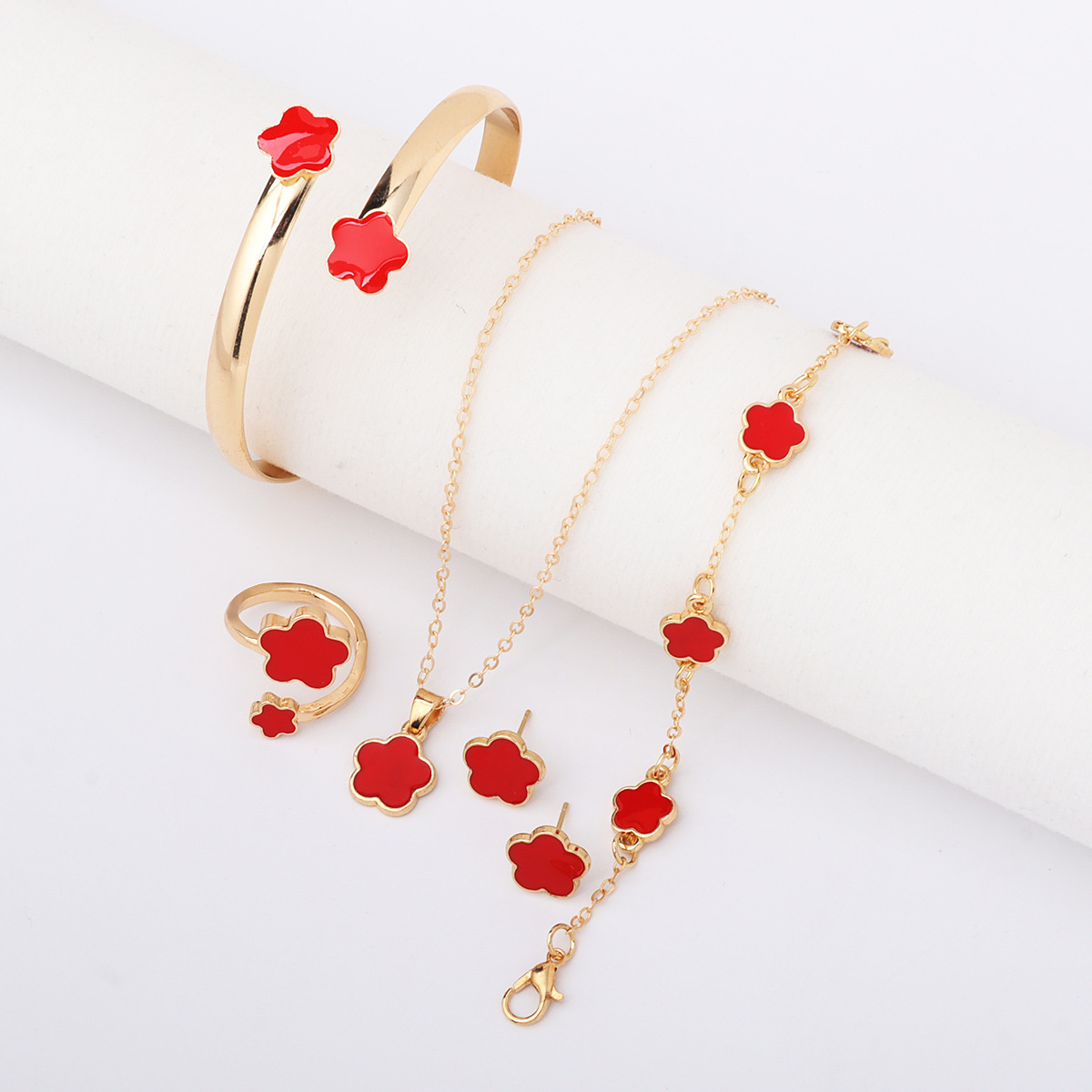 Picture of 2025 New Cross-Border Personalized Five-Leaf Clover Simple and Versatile Plum Blossom Necklace Bracelet Jewelry Set Manufacturer Wholesale