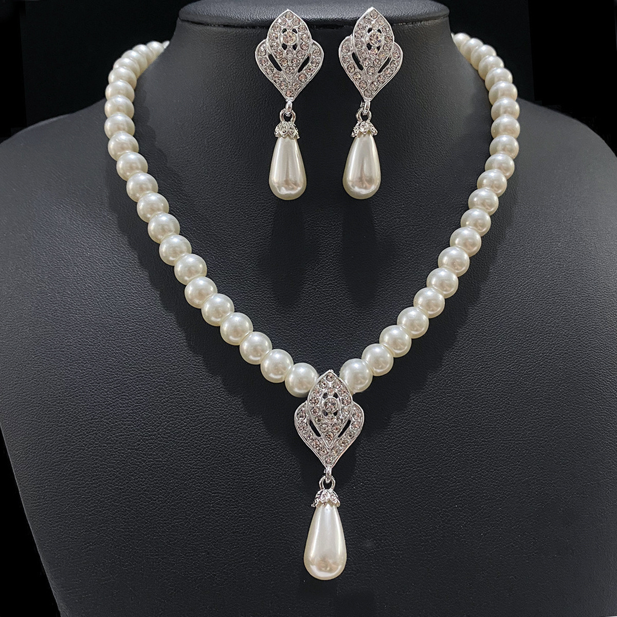 European and American Fashion New Niche Pearl Necklace Earrings Simple Jewelry suit Diamond Hollow Pendant Pearl Bride