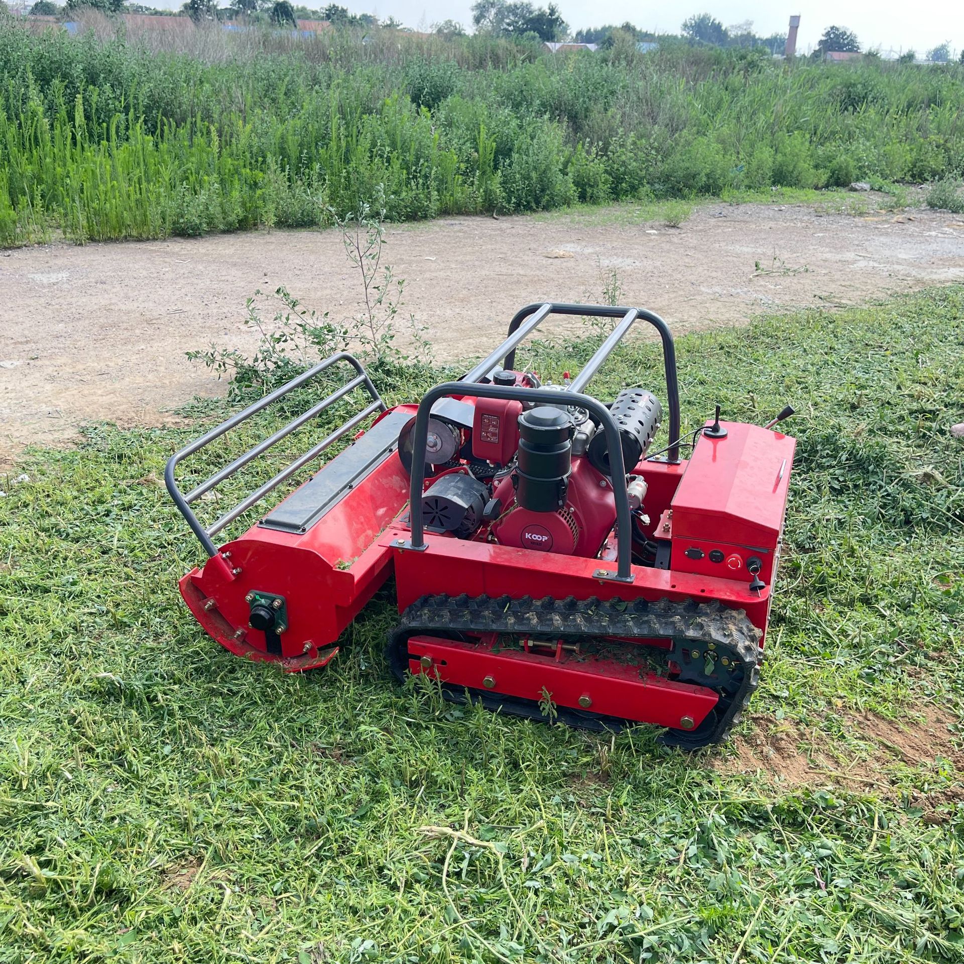 Export South Korea agricultural remote control lawn mower orchard all-terrain crawler lawn mower intelligent diesel lawn mower