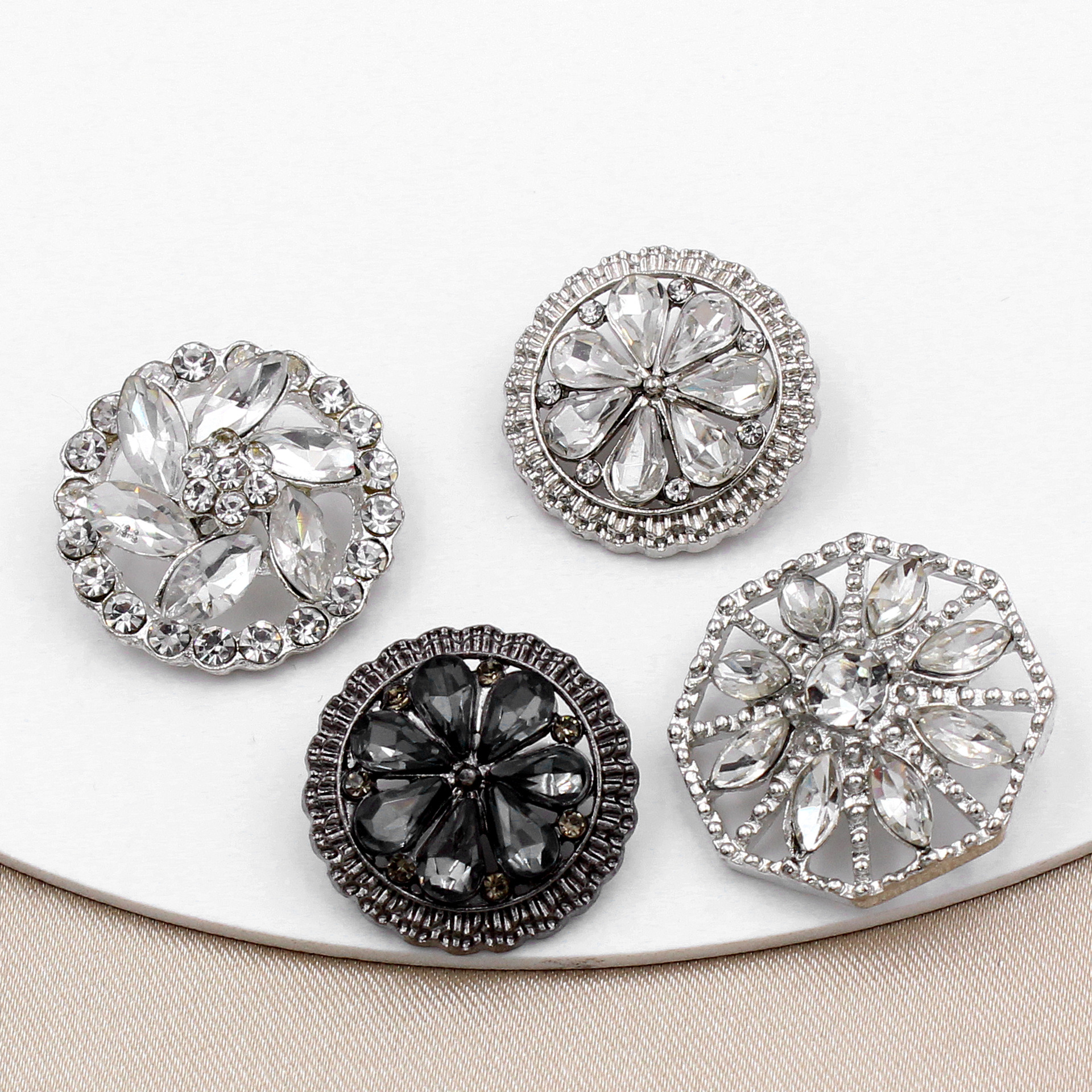 Boutique Small Fragrant Style Hollow-out Polygonal Alloy Bottom Diamond Hand-stitched Button Jacket Clothing Diamond Explosions