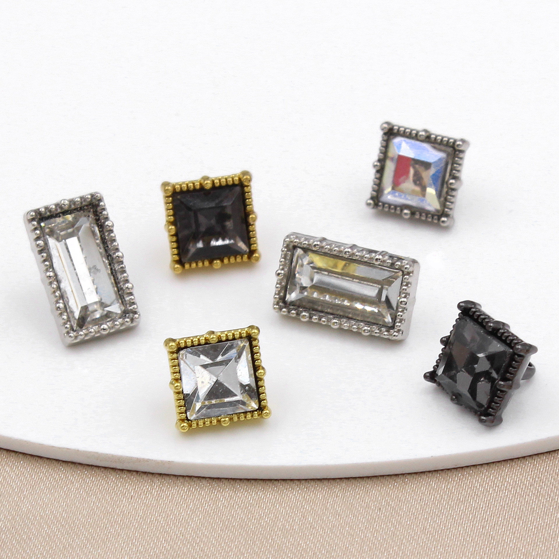 Recommended High-Quality Chanel-Style Rectangular and Square Alloy Base Crystal Glass Buttons for Clothing Decoration Accessories