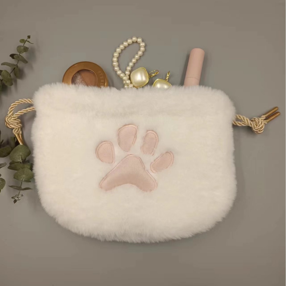 Picture of Japanese popular cute cat claw cosmetic bag drawstring drawstring drawstring storage bag plush lipstick bag wash bag