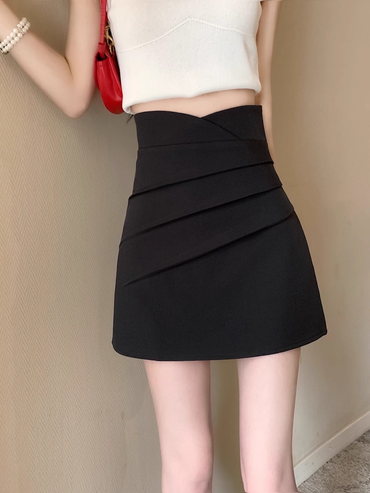 Skirt Women's Spring 2024 New High Waist Hip A- Line Skirt Design Pleated Korean Mini Skirt