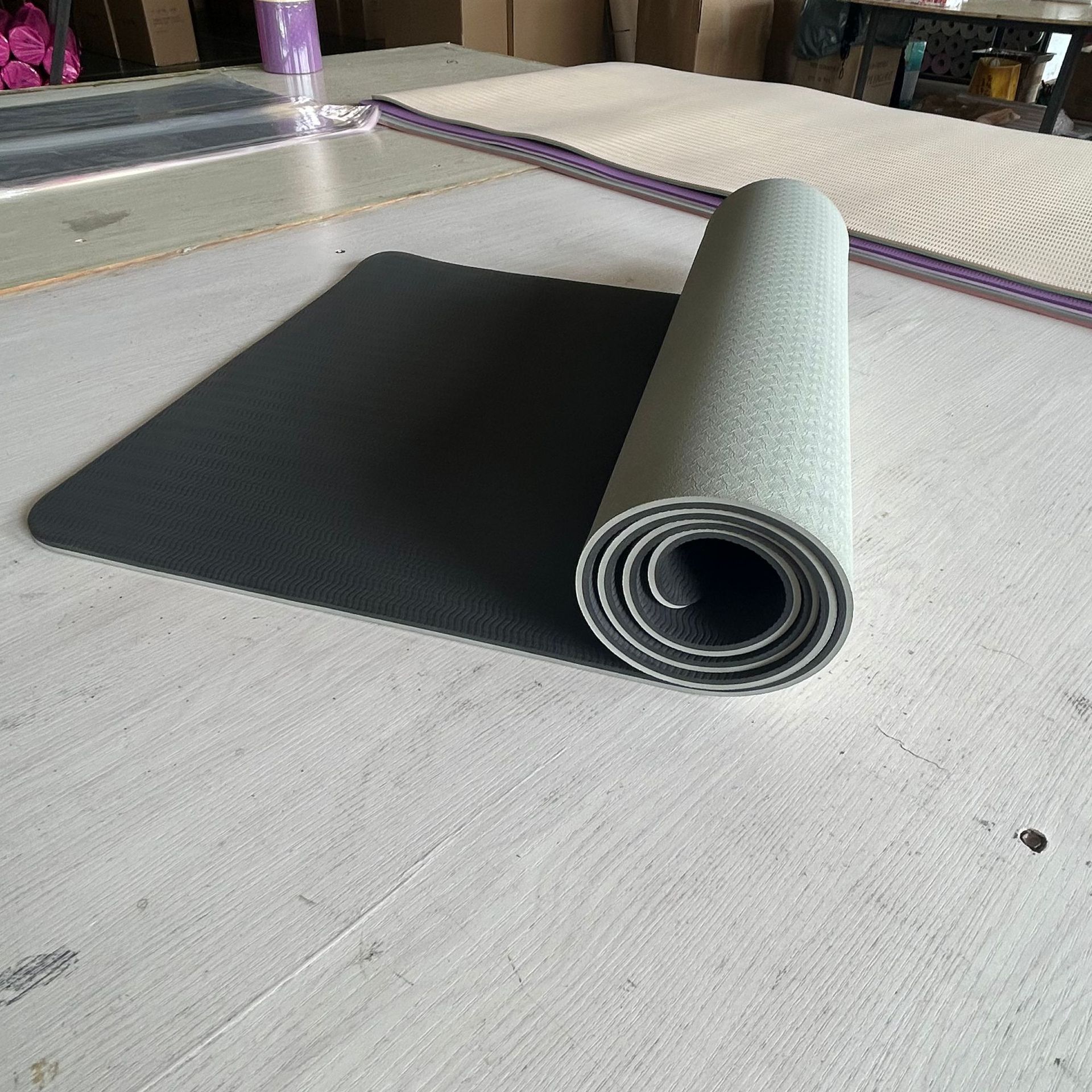 Picture of Spot Manufacturer Wholesale Tpe Two-Color Yoga Mat 183*61*0.6 Sports Fitness Mat Portable Dance Practice Mat