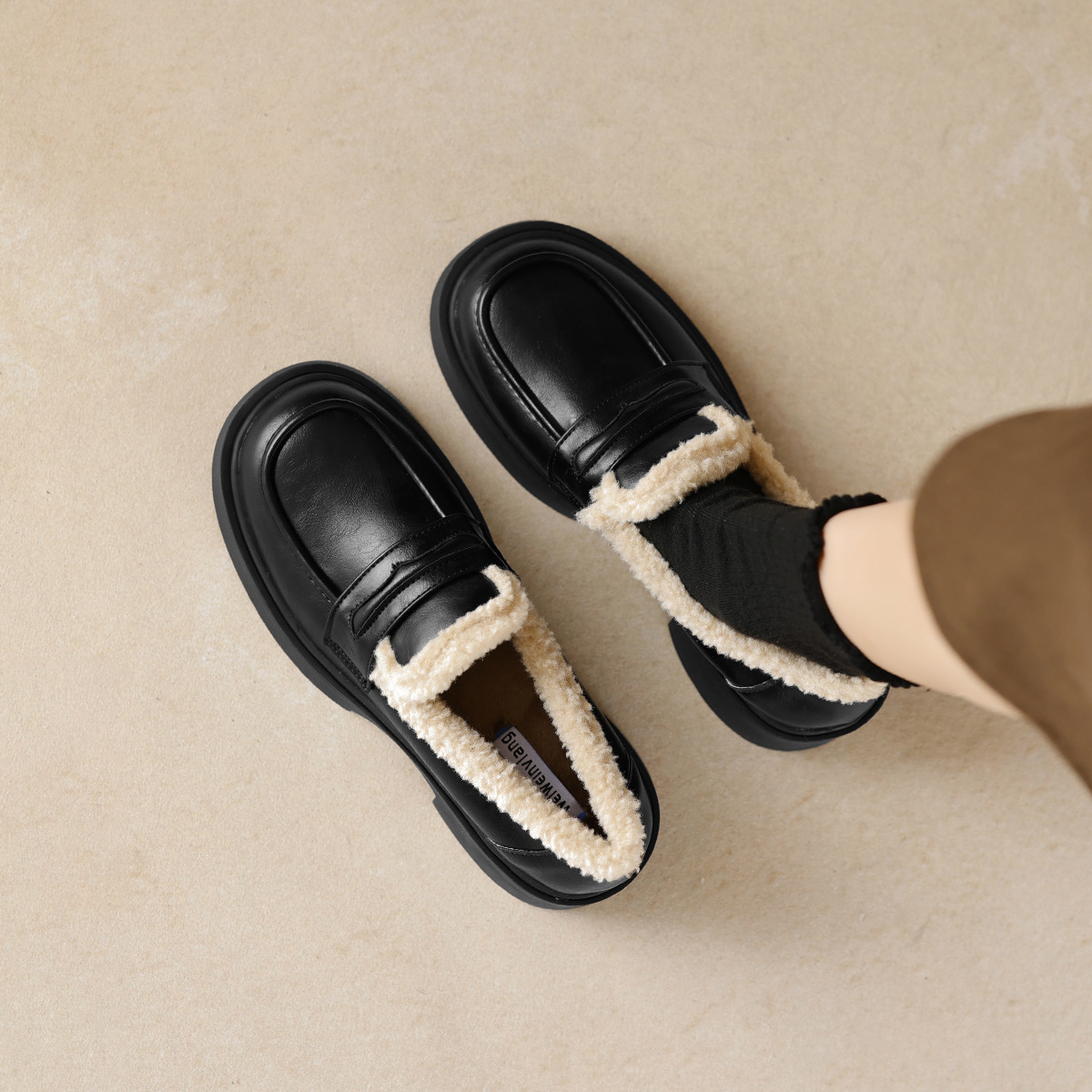Weiwei Girls 75-98 fleece-lined Loafers Women's Thick-soled Warm Black One-foot Small Leather Shoes Thick-heeled Shoes Women