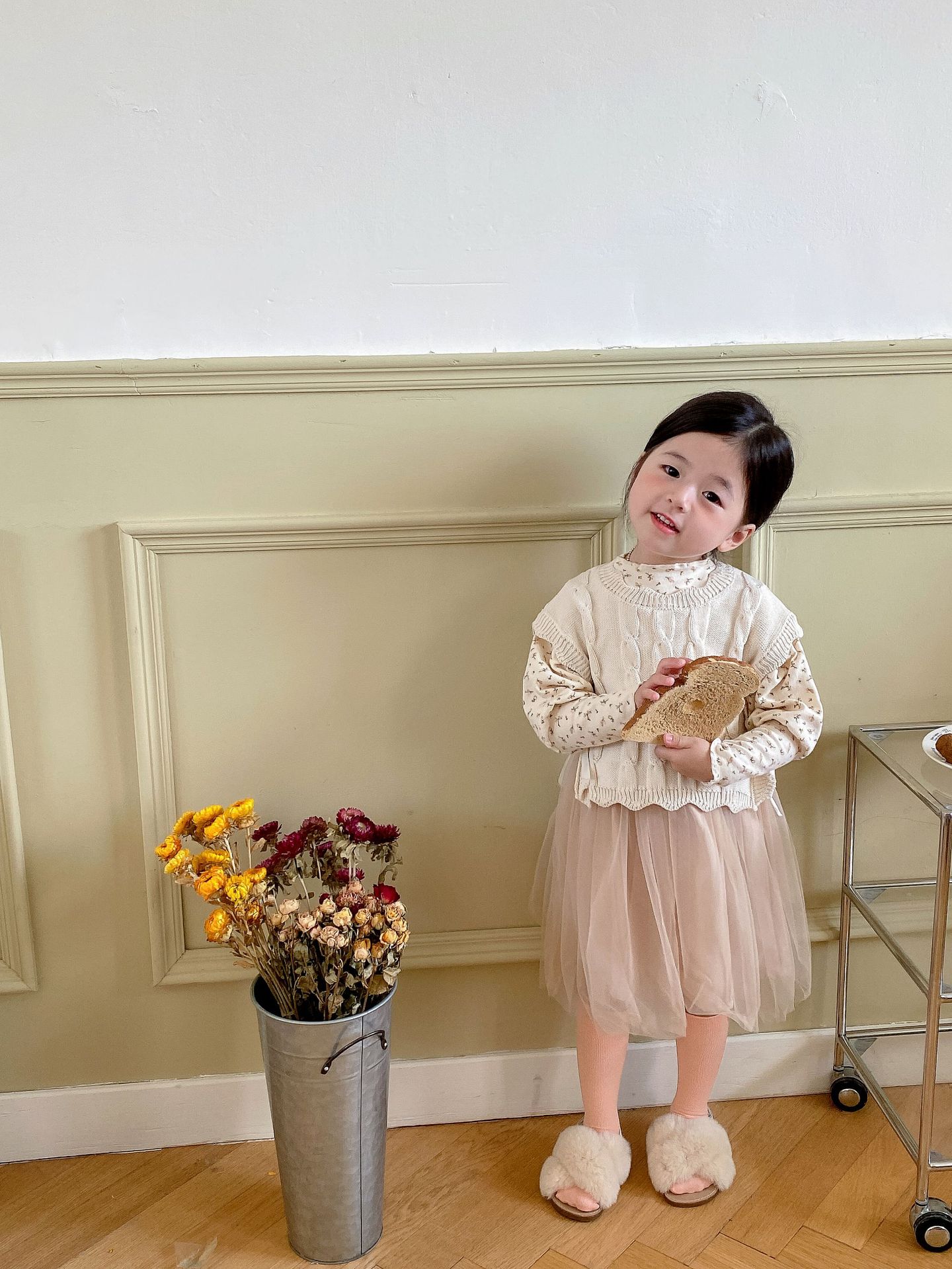 Picture of Girls' Wool Vest 2025 Autumn and Winter New Korean Style Girls' Webbing Knitted Vest Vest Fashionable Baby Vest