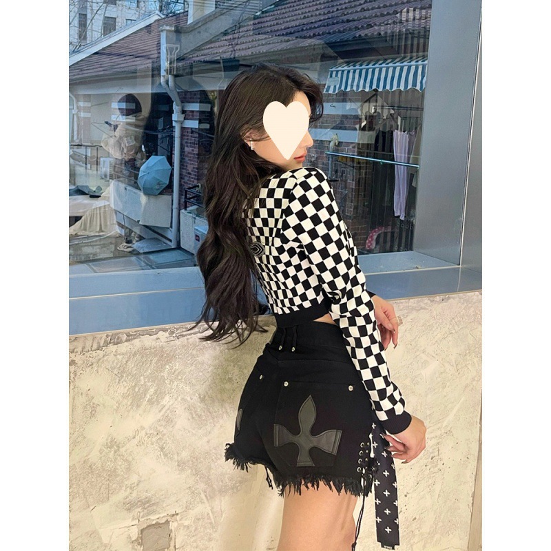 Picture of 2024 Hong Kong Style plus size Chubby Denim Shorts Women's Summer Sweet Cool Dark Style Strap Cross Flower Figure Hot Pants