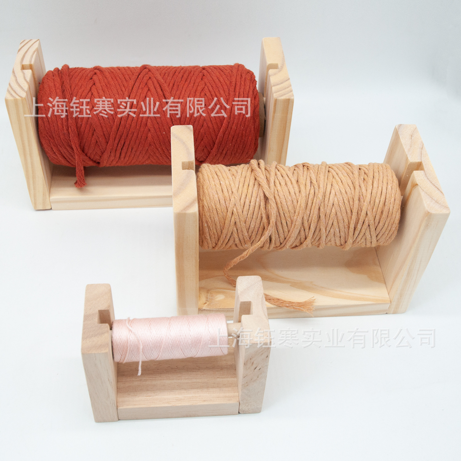 Picture of Auxiliary crocheting tool for rotating horizontal wool shaft