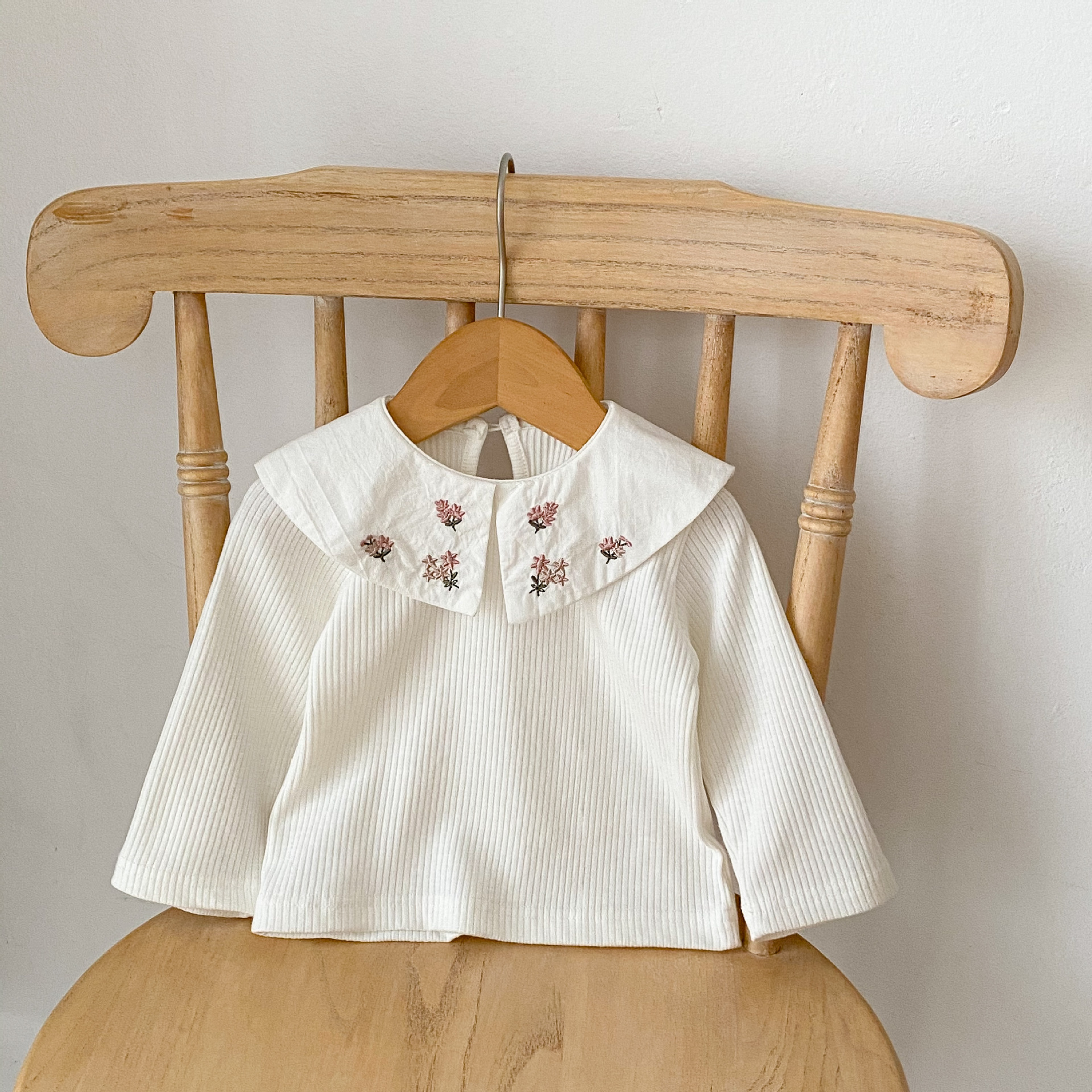 Picture of Ins2025 Baby Girl Thin Bottoming Shirt Cotton Embroidered Collar Baby Doll Shirt Infant Long-Sleeved T-Shirt Inner Top