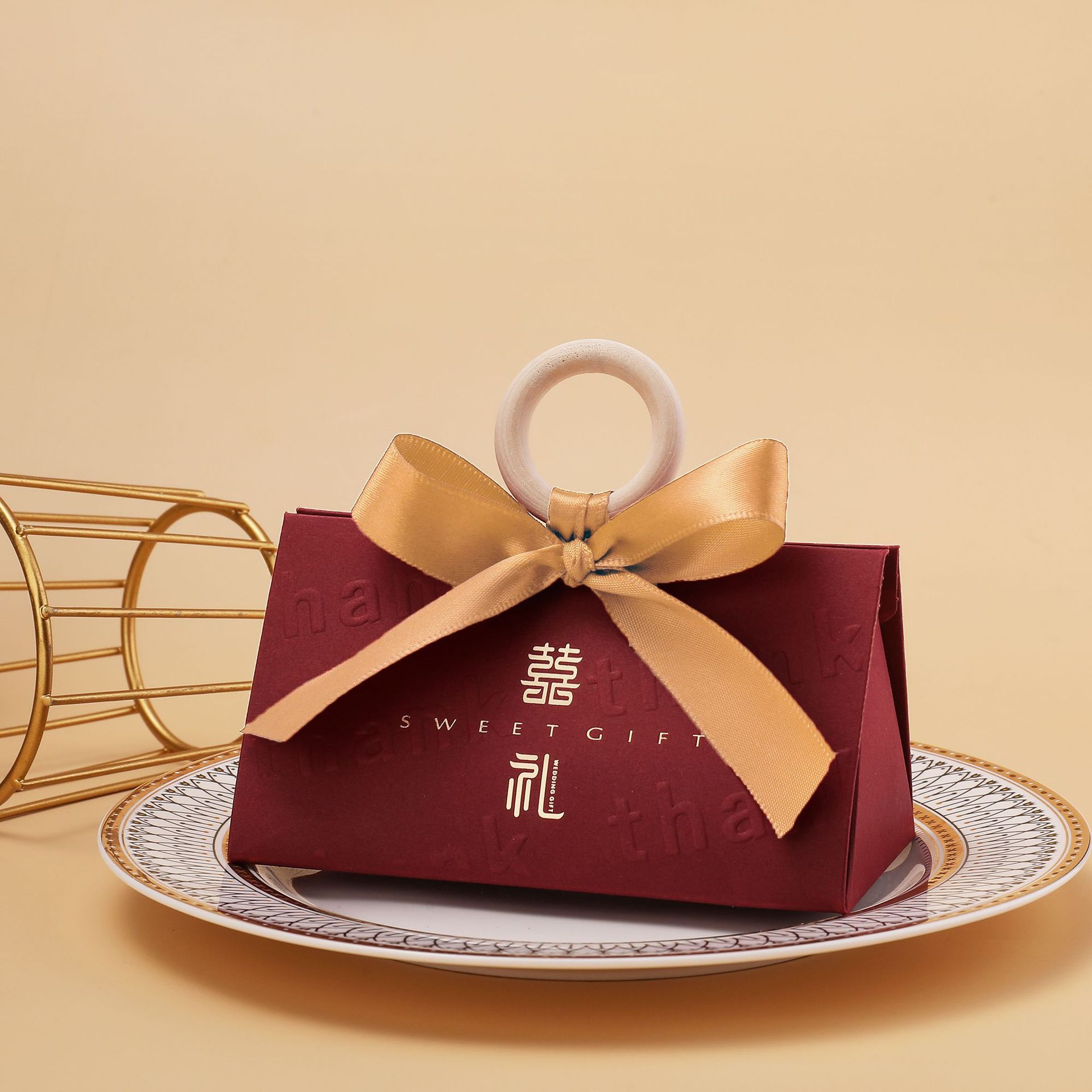 Picture of Light luxury champagne hand-held triangle wedding candy box wooden ring hand gift box wedding candy box wholesale