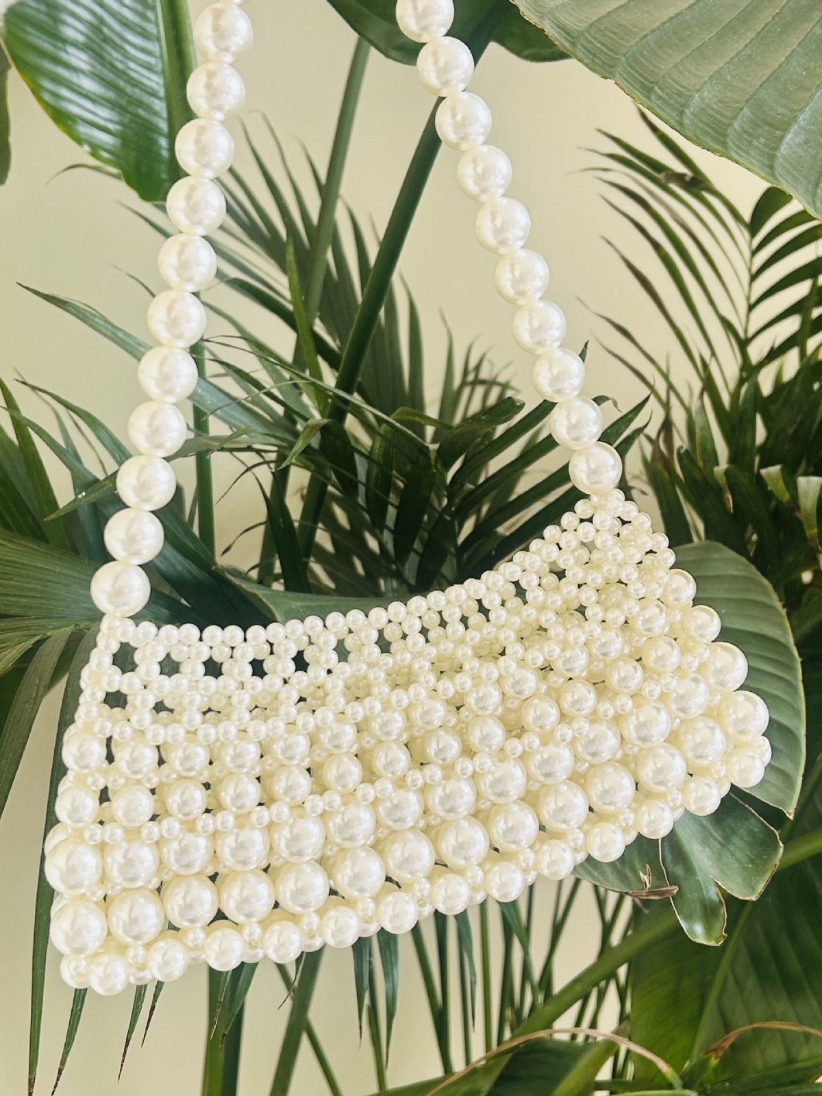 Picture of French Retro Style Handbag Women's Pearl Bag Summer Handmade Woven Bag Homemade Bag Jewelry Beaded Bag All-match