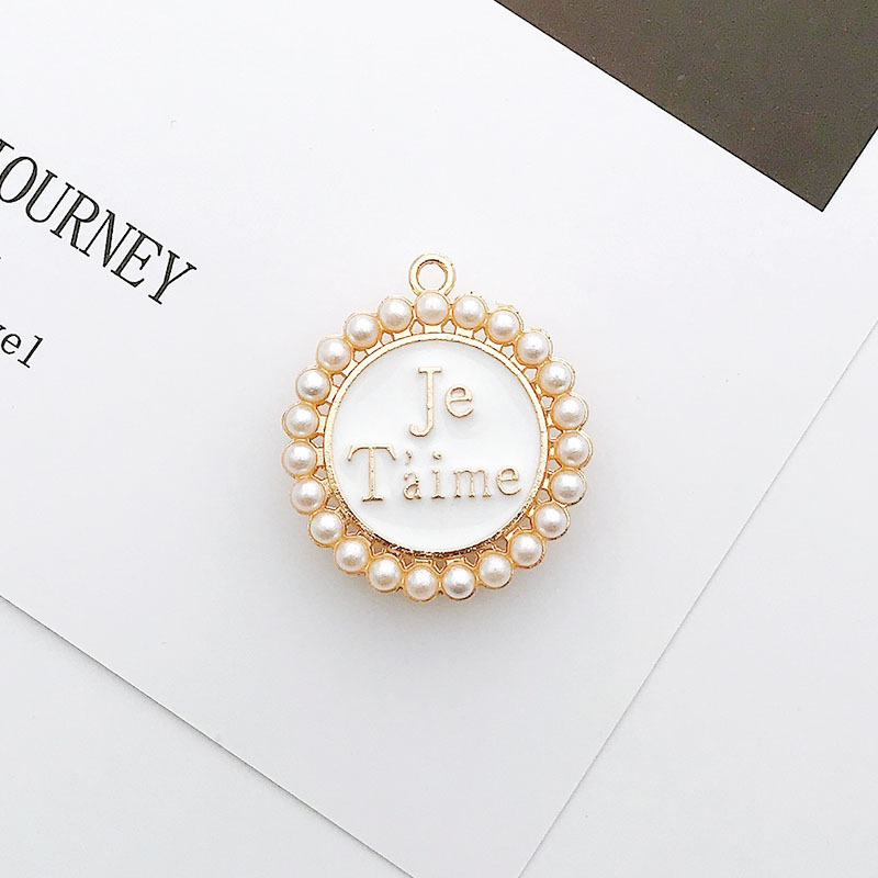 Picture of 2022 Yi Lian New Cave Shoes Accessories Bear Rhinestone Shoe Buckle Accessories Pearl Hanging Chain Slippers I-Buckle