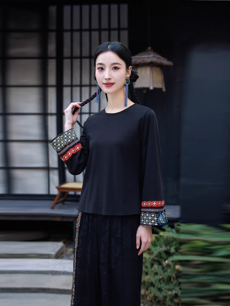 Spring and Autumn New Ethnic Style Women's Clothing Retro High-Elastic Cotton Embroidered Round Neck Spliced ​​Lace Bottoming Easiest for Match Long-Sleeved T-Shirt