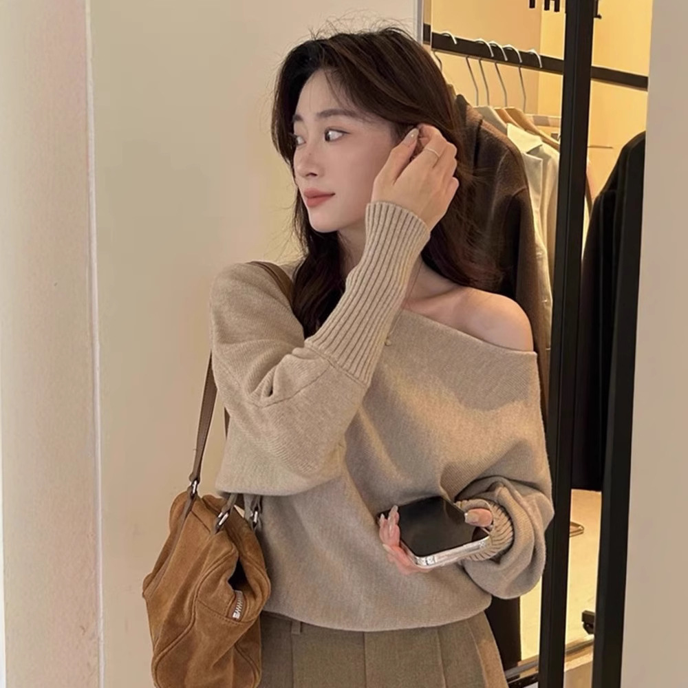 Autumn and Winter Sweater khaki Chic Pure Desire Wind off-shoulder Knitted Sweater Women's High-end Sense Lazy Inner Top