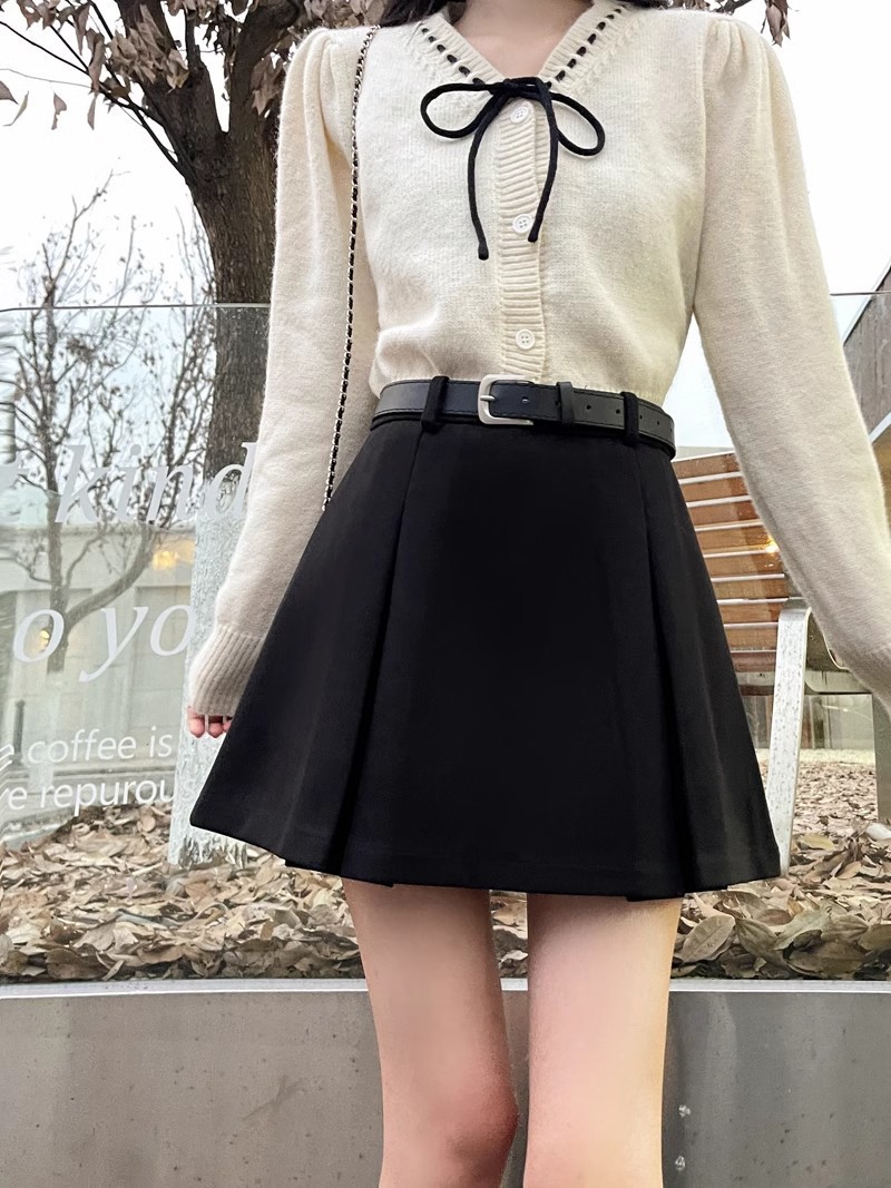 Vintage Woolen Thickened A- Line Skirt Women's Autumn 2024 New Hot Girl High Waist Slimming Pleated Skirt Small Skirt