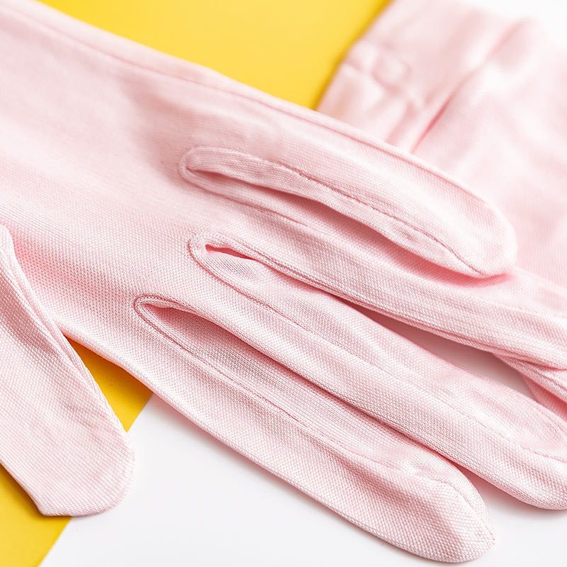 Picture of Tangge Mulberry Silk Knitted Silk Gloves Sunscreen Moisturizing Moisturizing White Sleeping Gloves for Women