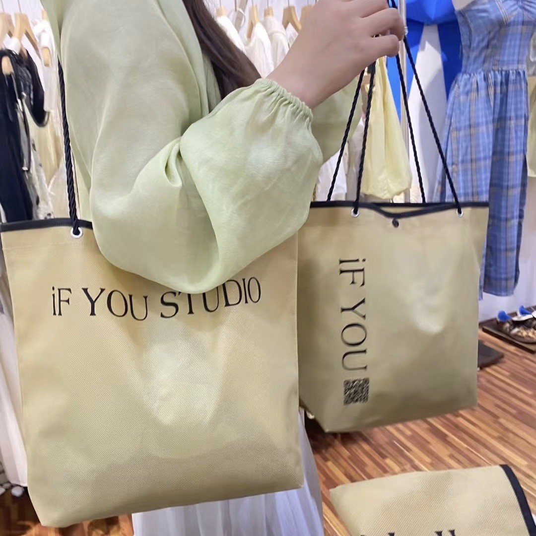 Non-Woven Handbags, Customized Environmentally Friendly Bags, Hand-Held Clothes, Clothing Store Shopping Drawstring Packaging Bags, High-End