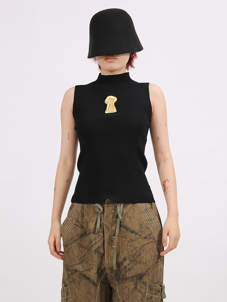 Picture of European and American Style Tops 2025 Summer New Style Simple Metal Decoration Slim Slim Sleeveless Design T-Shirt for Women