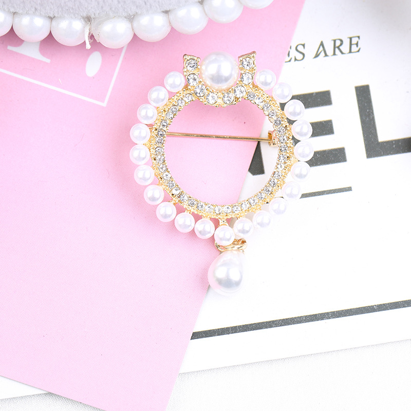 Picture of Artistic Simple Pearl Round Hollow Chest Pin Princess Style Women's Brooch