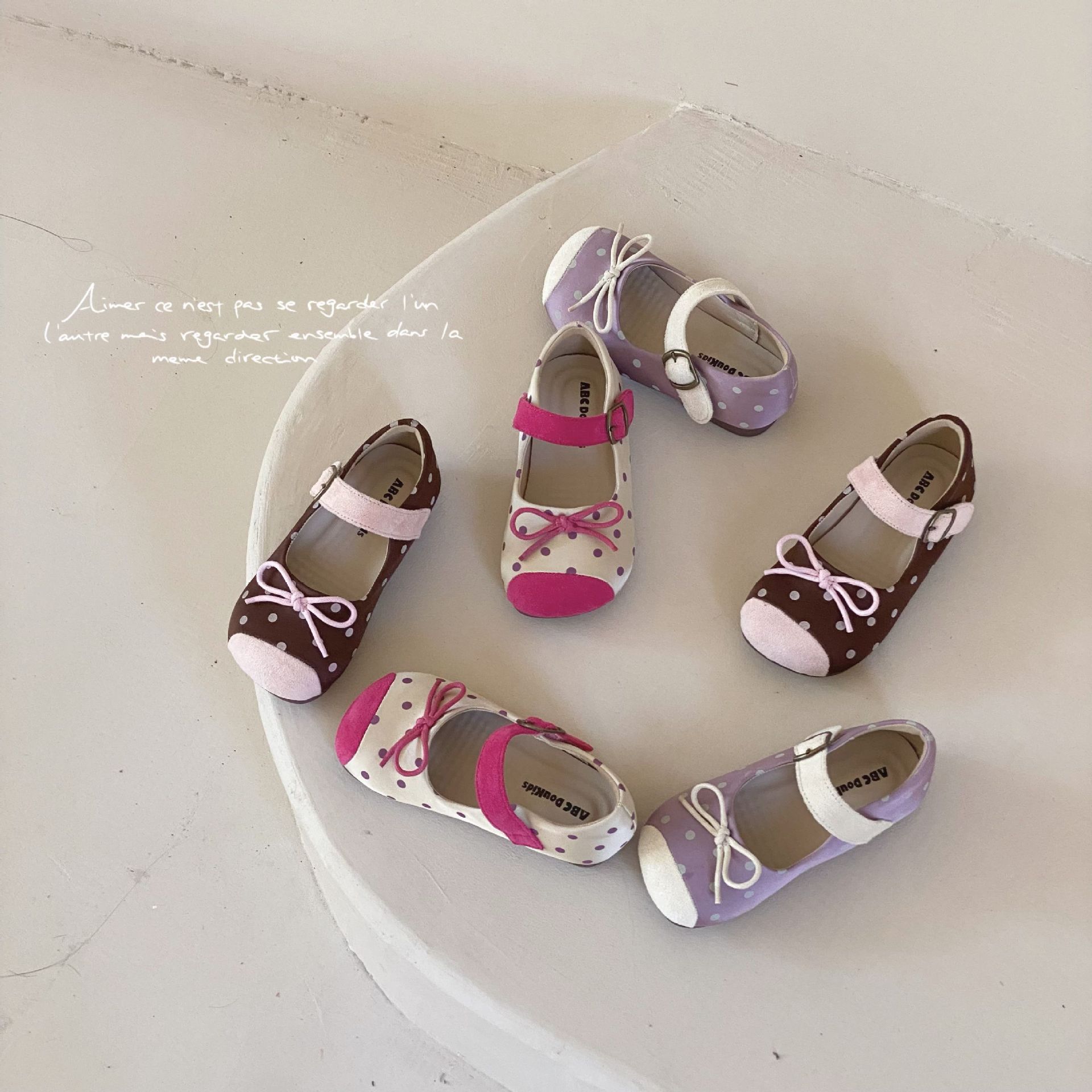 Girls' leather shoes 2025 autumn new children's retro polka dot princess shoes versatile Velcro women's ballet shoes