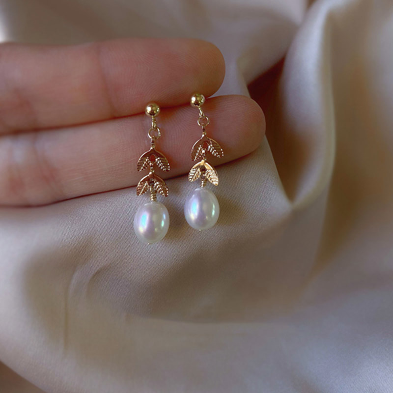 Picture of Natural Light Freshwater Pearl Laurel Leaves Leaves Earrings Vintage Niche Advanced Earrings