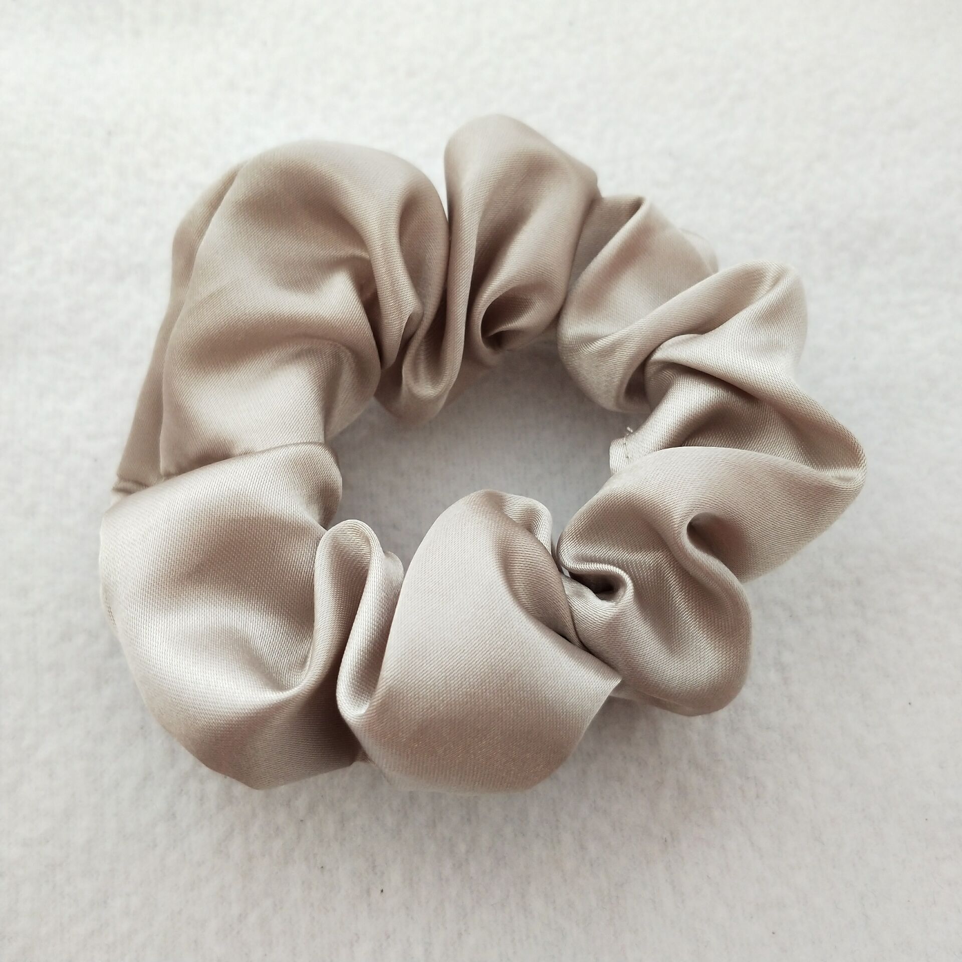 Picture of Cross-Border Amazon Satin Fabric Satin Scrunchie for Women, High-End Bun Hair Tie