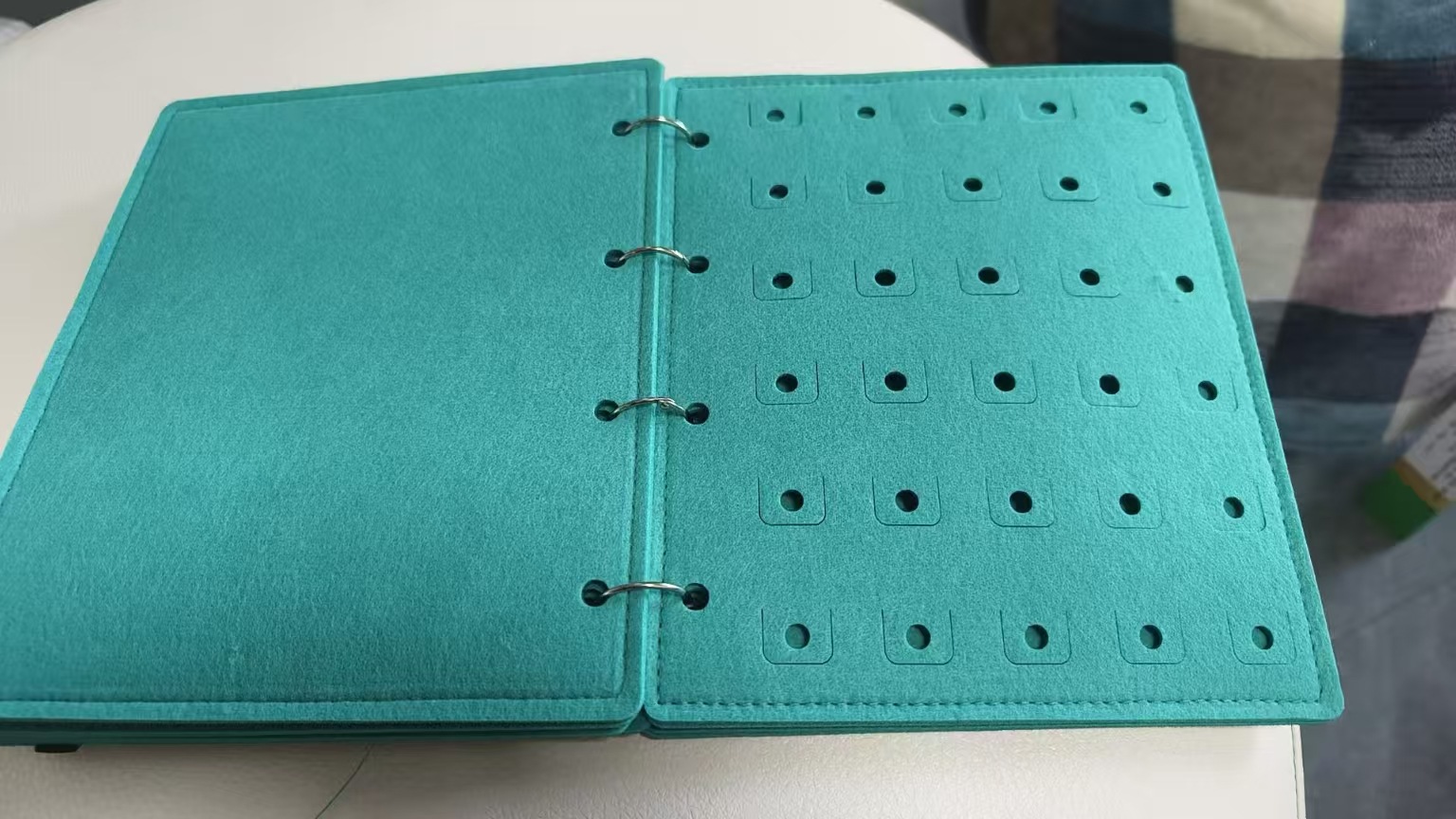 Picture of Felt Text Storage Book, Loose-Leaf Notebook, Travel Jewelry Badge Storage Bag, Detachable Binder, Jewelry Display Board