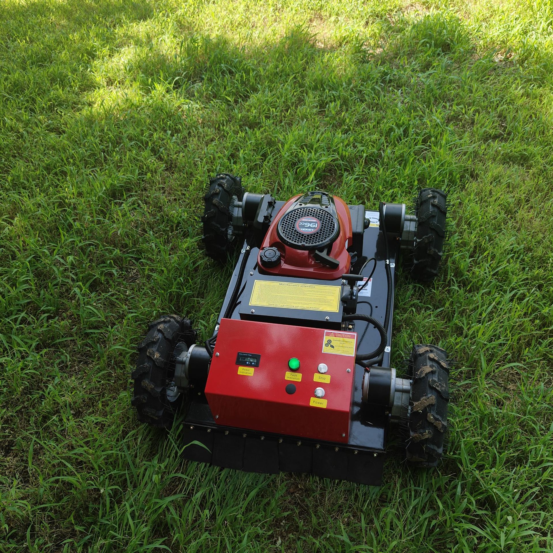 Source factory remote-controlled wheeled lawn mower, farm greenbelt lawn shredder, small field remote-controlled lawn mower