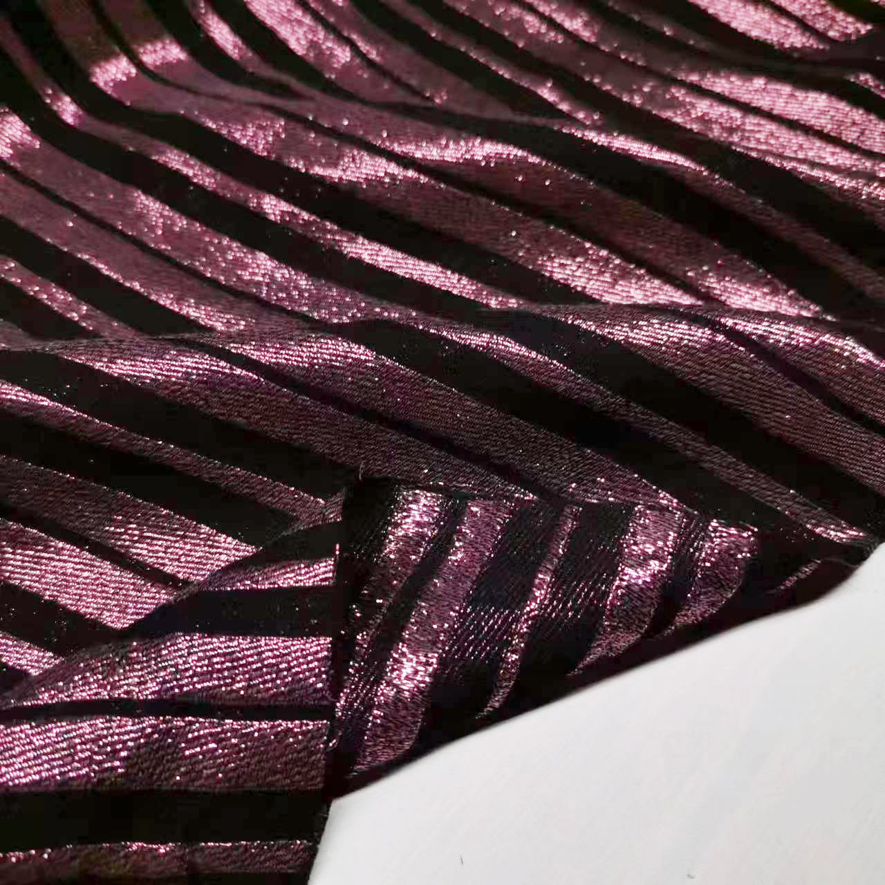 Heavyweight Silk Gold-woven Fashion Fabric 21mm Stripesd Bright Silk Skirt Fabric