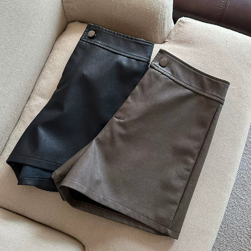 Black PU leather shorts women's autumn and winter 2023 new popular elegant high waist slimming small A- line wide leg boot pants