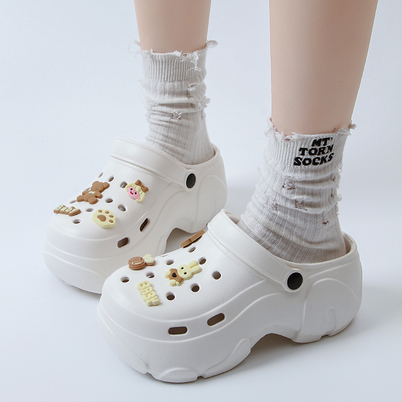 Hole shoes women's summer wear 2025 new ins Internet celebrity super hot thick sole to increase the height of the outer sandals for women