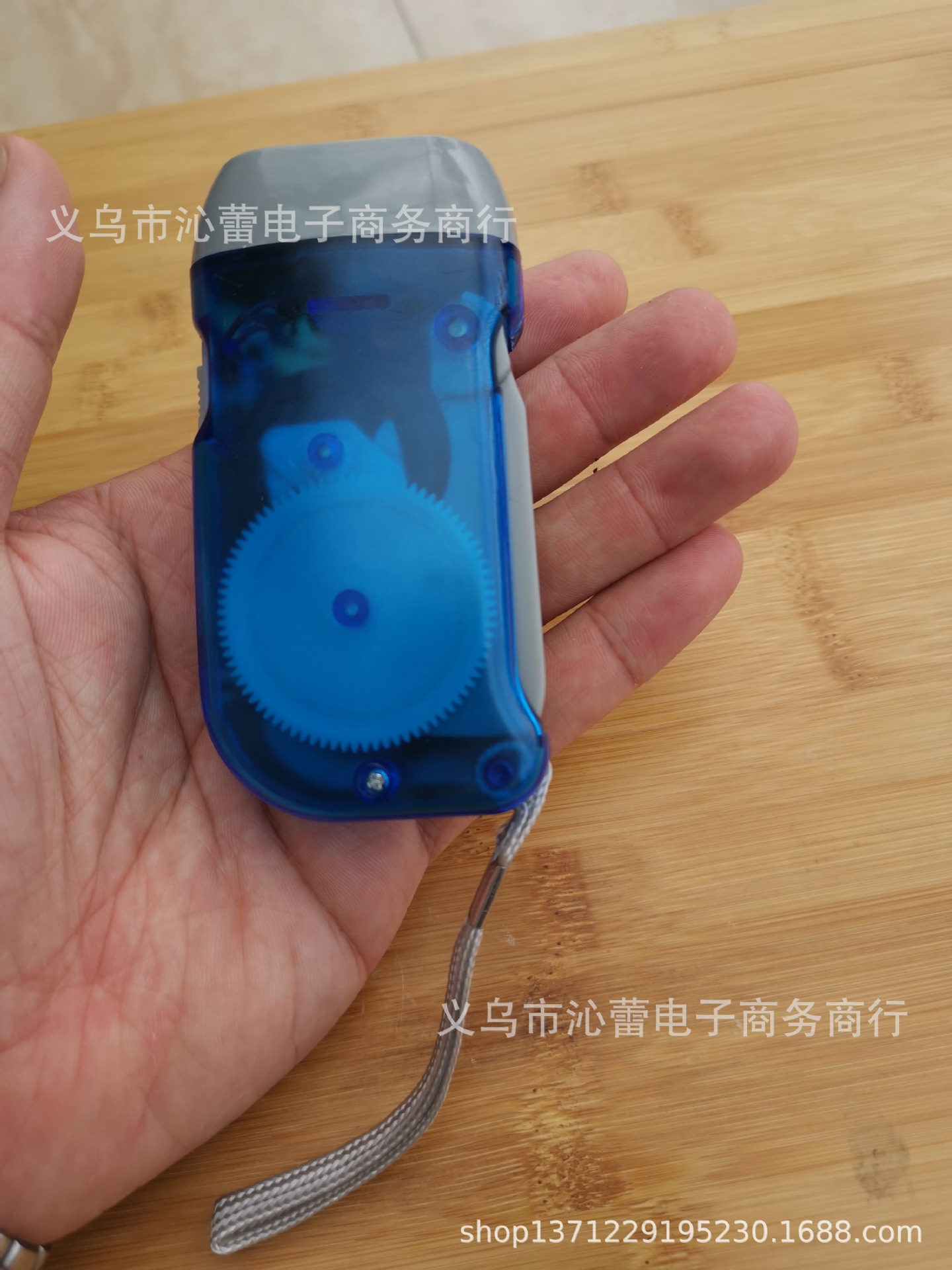 Transparent LED hand-held flashlight three-lamp hand-held flashlight hand-held power-generating flashlight