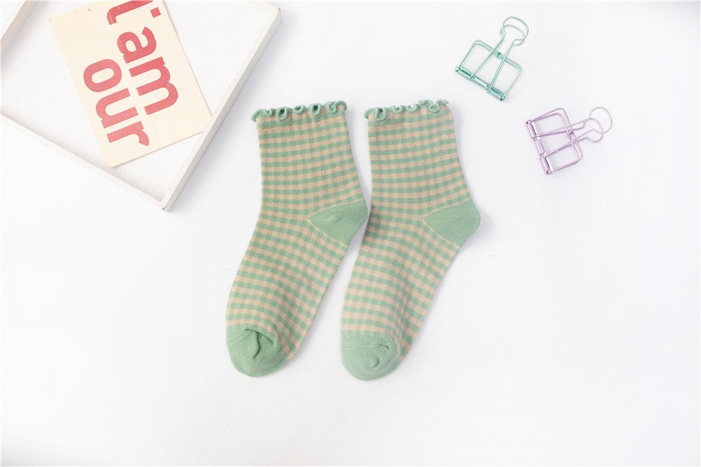 Picture of Women's Fungus-Edged Socks with Rolled Edges, Small Plaid Women's Socks, Casual Loose Cotton Socks, Cotton Short Socks, Zhuji Socks