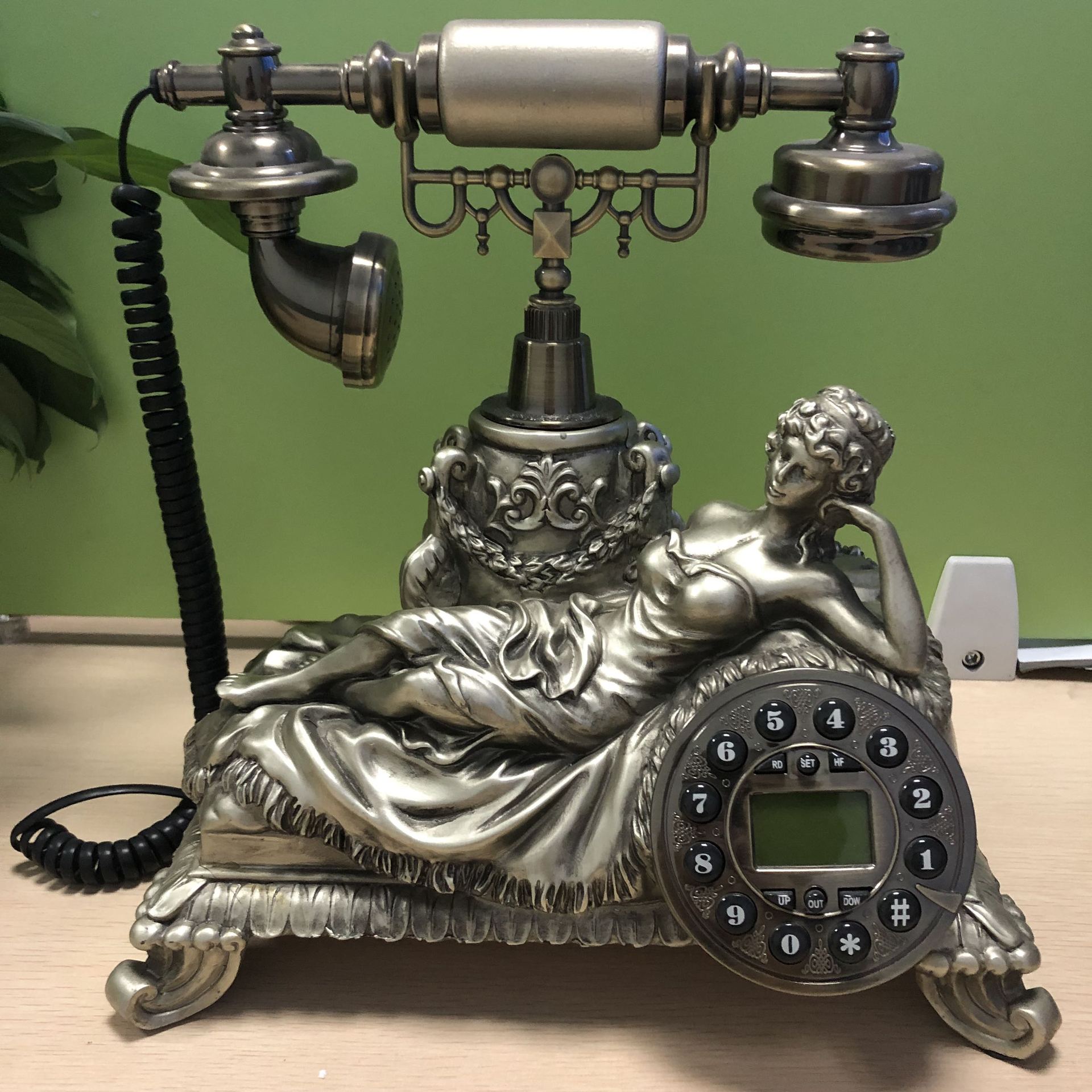 Retro telephone European-style high-end Sleeping Beauty telephone bedroom telephone three-dimensional carved electroplating landline machine