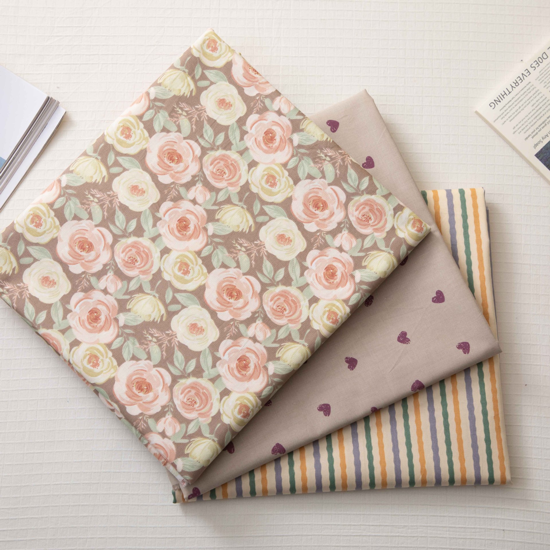 Wholesale Supply of 133*72 Twill Printed Fabric, Small Flower 40 Count Cotton Fabric, 1.6m Width