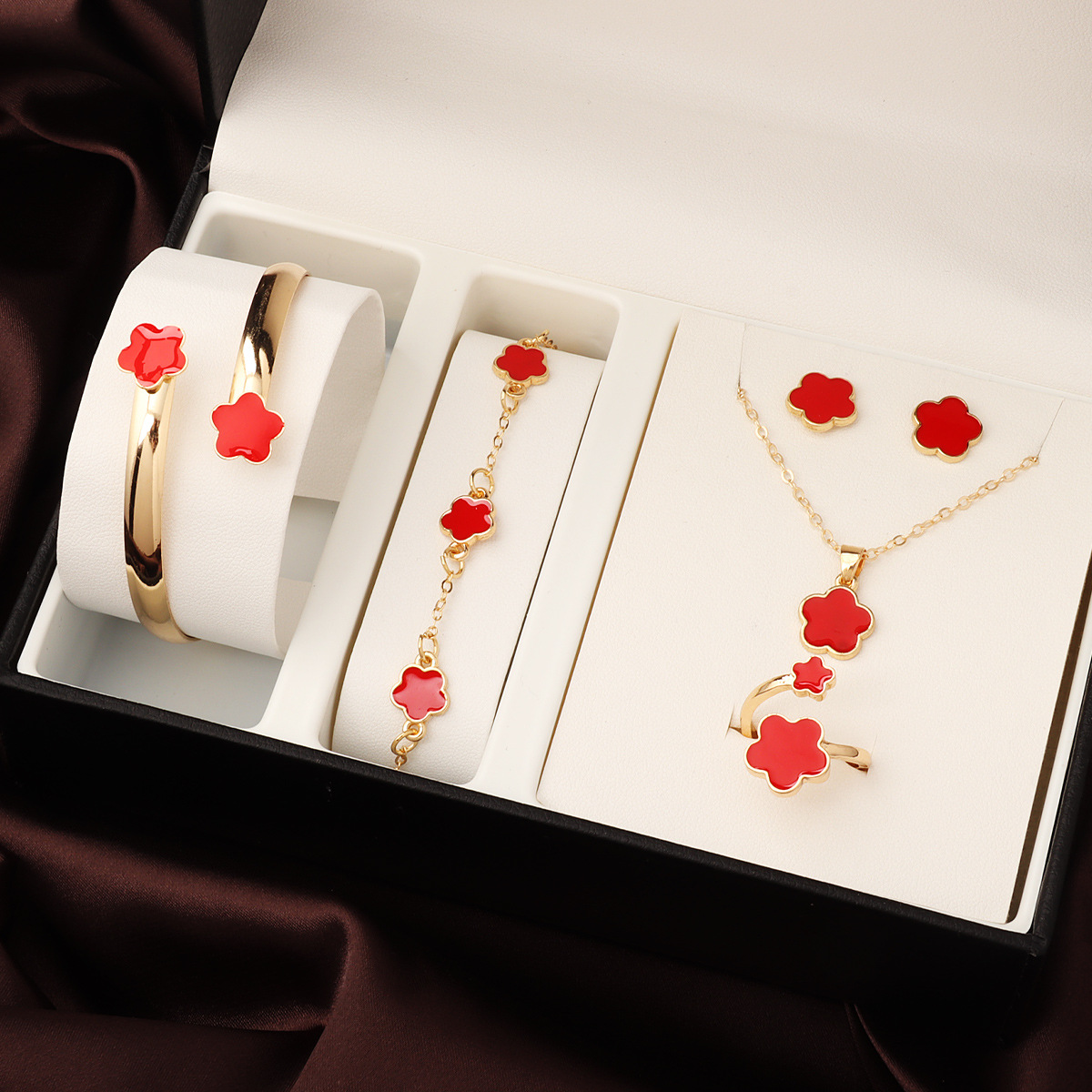 Picture of 2025 New Cross-Border Personalized Five-Leaf Clover Simple and Versatile Plum Blossom Necklace Bracelet Jewelry Set Manufacturer Wholesale
