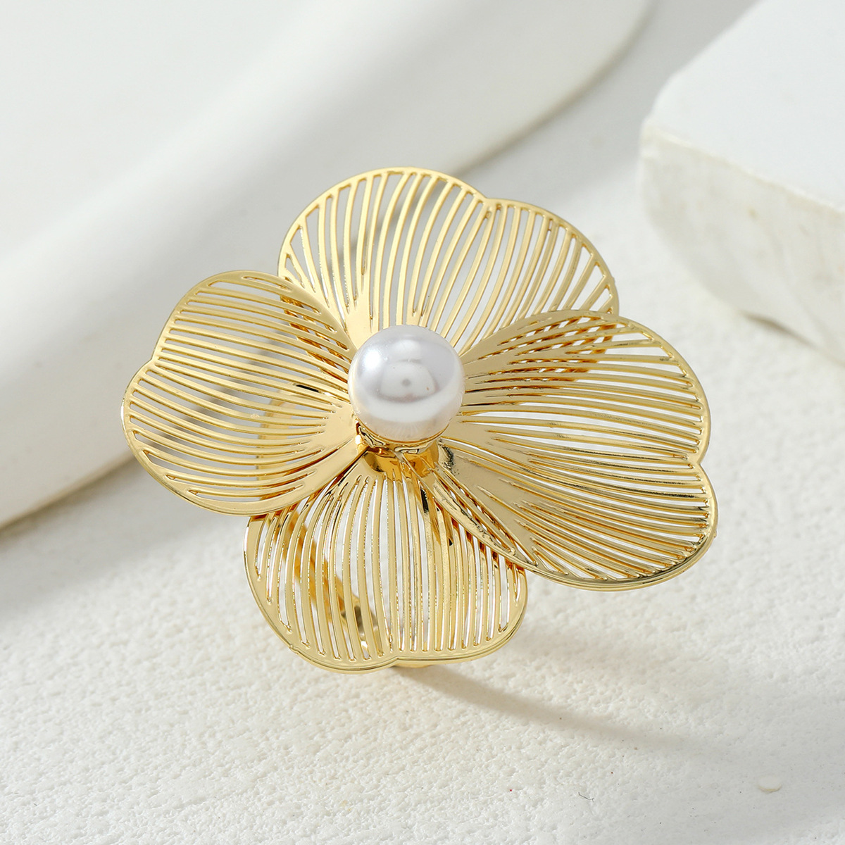 Picture of European and American Cross-border Women's Necklace Earrings suit All-match Flower Inlaid Pearl Design Niche Long Clavicle Chain