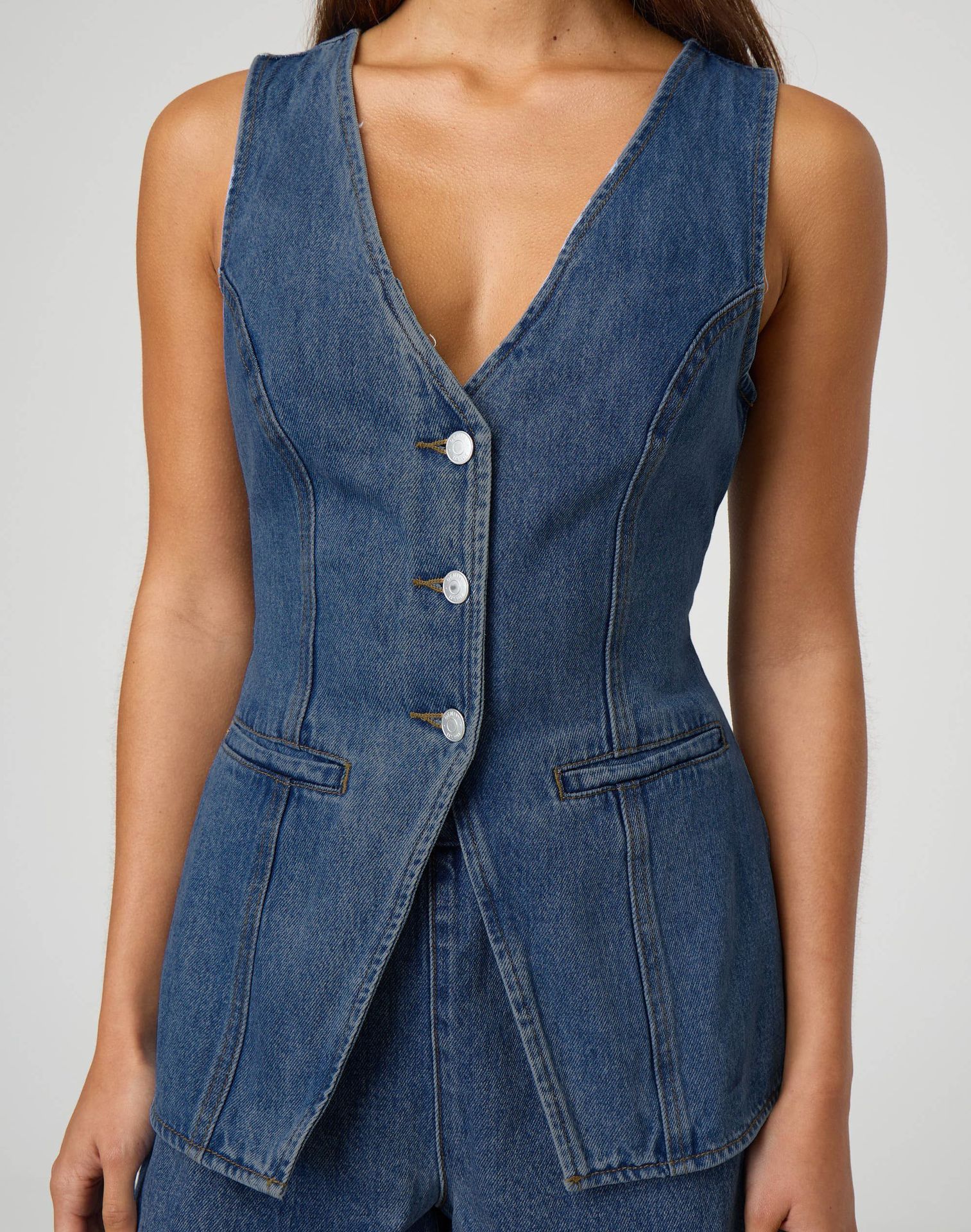 Picture of Vest New Amazon Independent Station European and American Fashion Sleeveless Tight Waist High Waist Loose Denim Shorts suit Women