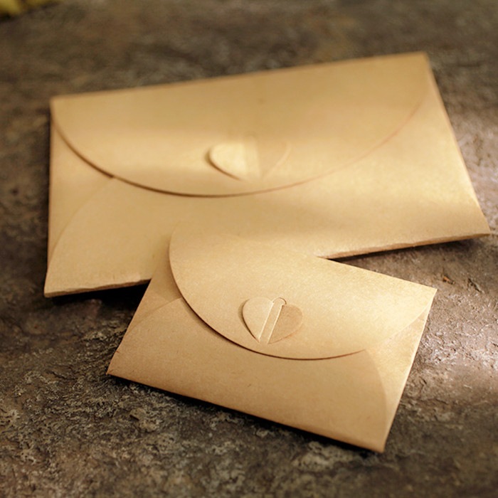 Retro European Style Love Button Envelope DIY Kraft Paper Envelope Creative Heart Button Decorative Romantic Love Letter Envelope