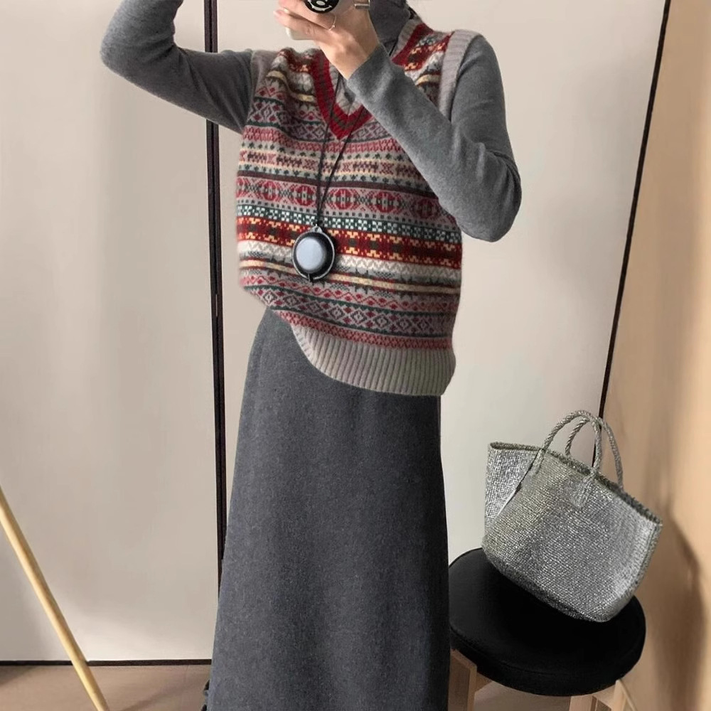 Picture of French-style Contrast Jacquard V-neck Knitted Sleeveless Vest Vest Women's Spring and Autumn Stacked Waistcoat Sweater Outer Thick Top