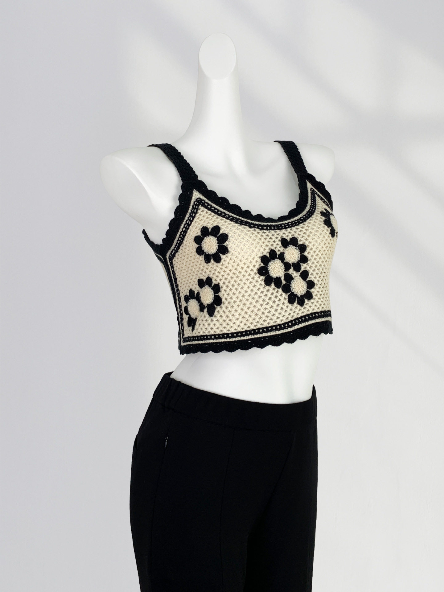 Picture of Woven vest women's summer outer wear embroidered flower design inner wear knitted sling sweet and spicy style embroidered small top