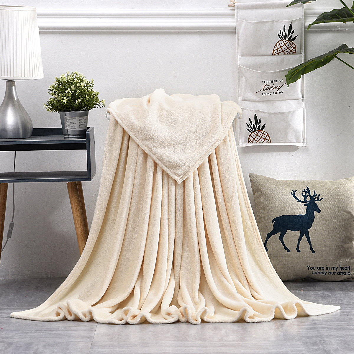 Picture of Solid color flannel blanket coral fleece pet blanket cross-border flannel blanket gift velvet nap blanket wholesale