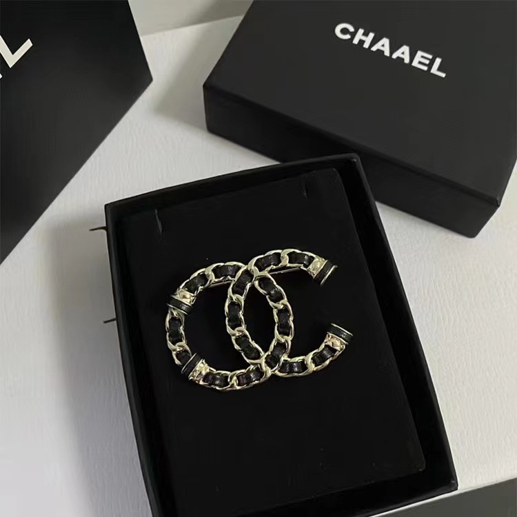 Picture of 2023 Autumn and Winter New High Quality Fragrance c Letter Brooch Retro Antique Chest All-match Simple High-end