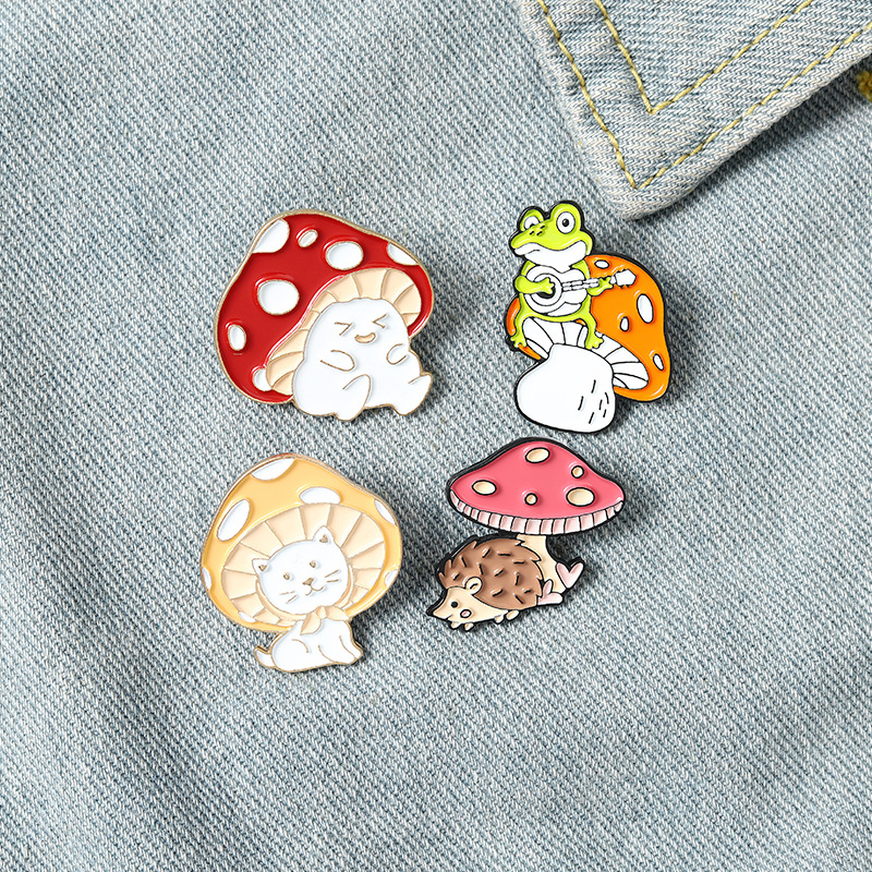 Creative cartoon new cute mushroom animal paint brooch jewelry kitten frog hedgehog brooch badge